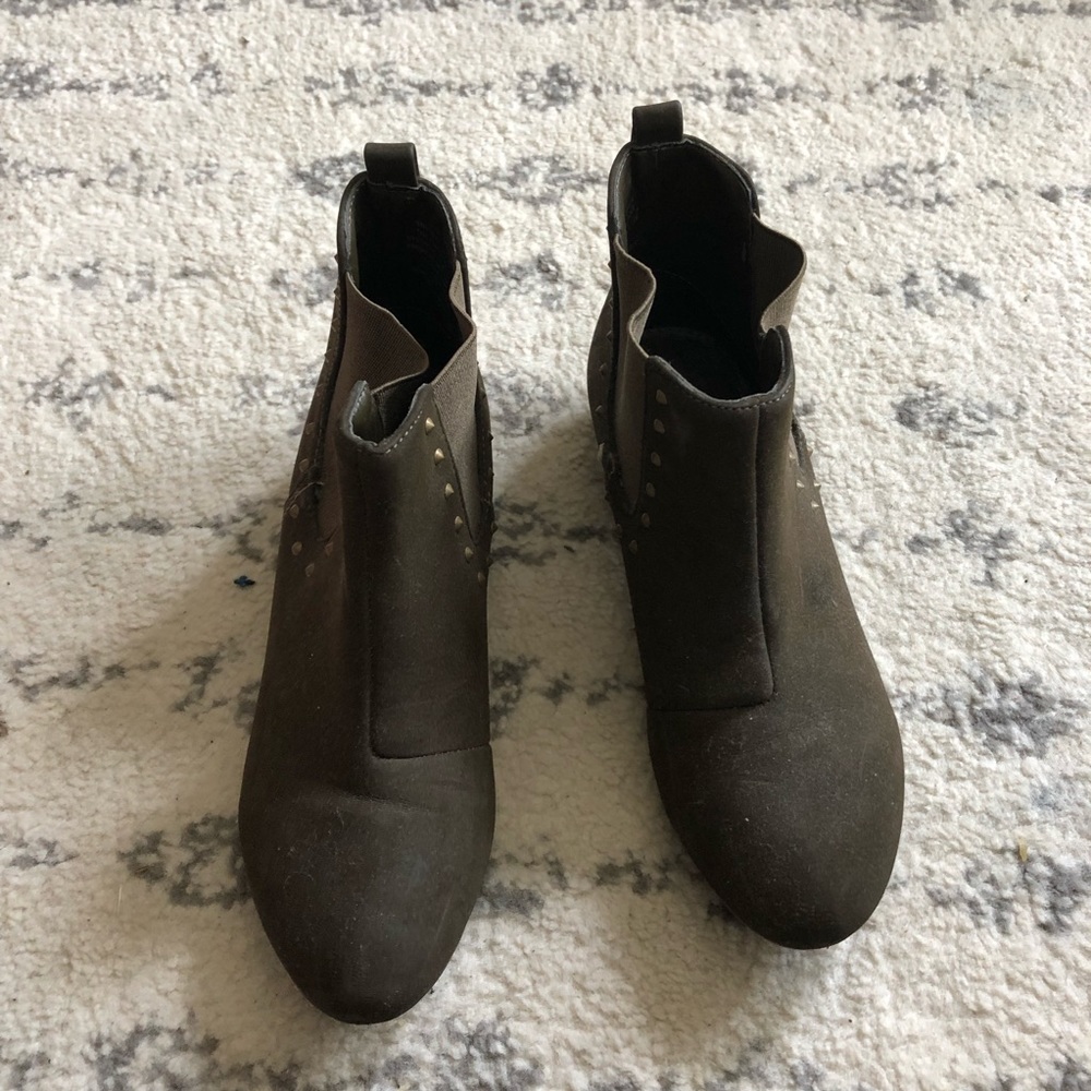 Express dark Green ankle boots/booties size 6